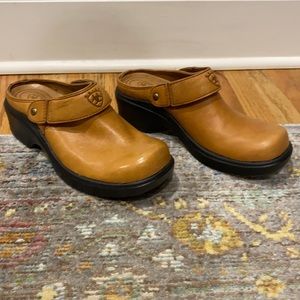 New w/otags or box. Never worn ArIat clog.